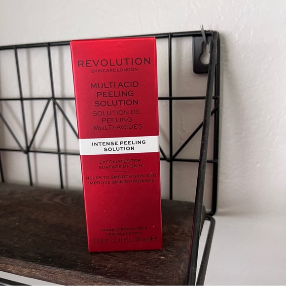 Revolution Red Multi Acid Peeling Solution - Picture 1 of 3